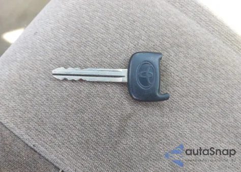 2000 Toyota Camry Le from USA, damaged, VIN 4T1BG22K6YU934243